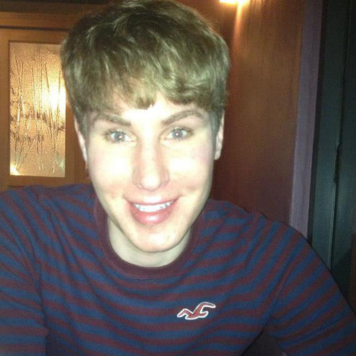 Toby Sheldon, 34, har lagt mer än en halv miljon kronor på att operera om sig till Justin Bieber. Toby Sheldon, 34, har lagt mer än en halv miljon kronor på att operera om sig till Justin Bieber.
