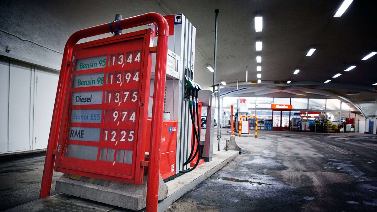 Även dieselpriset och etanolpriset sänks med 15 respektive tio öre. Bilden är från ett annat tillfälle.