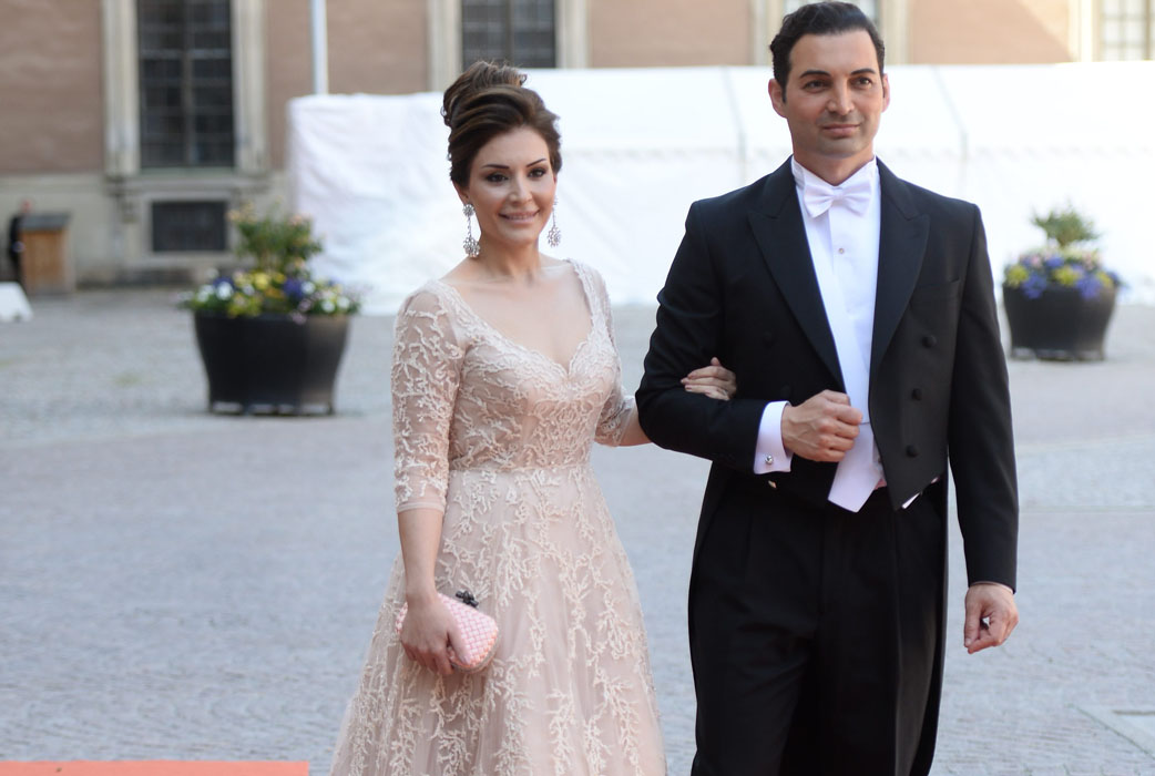 PR-stjärnan Christina Saliba har hjälpt prinsens med hans tal. Här anländer Christina tillsammans med Elias Saliba.
