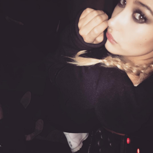 Hailey Baldwin har sotat ögonen. Hailey Baldwin har sotat ögonen.