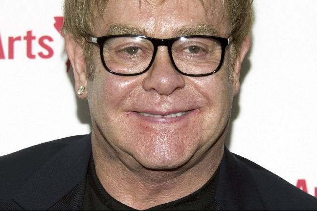 Elton John lades in på rehab 1990 för sina problem med matvanorna. Stjärnan har öppet berättat om sin bulimi.
