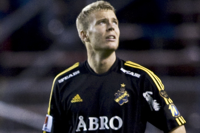 ...Och Per Karlsson om en plats i AIK:s mittförsvar. 