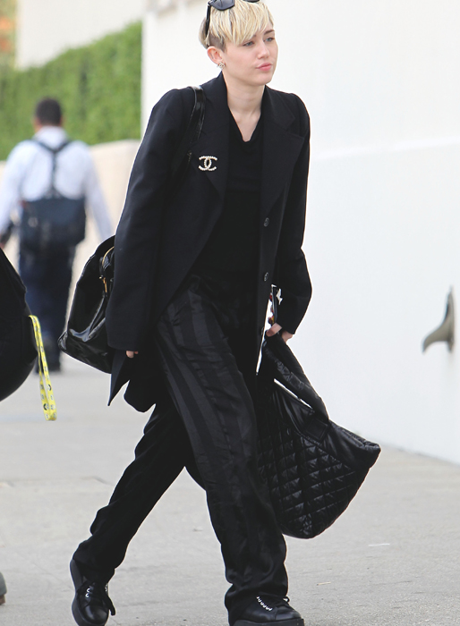 Miley Cyrus visade sin nya frisyr i veckan. Miley Cyrus visade sin nya frisyr i veckan.