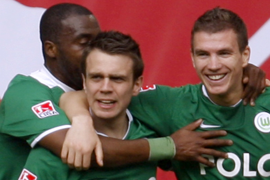 Edin Dzeko firar tillsammans med lagkamraterna i tyska Wolfsburg.