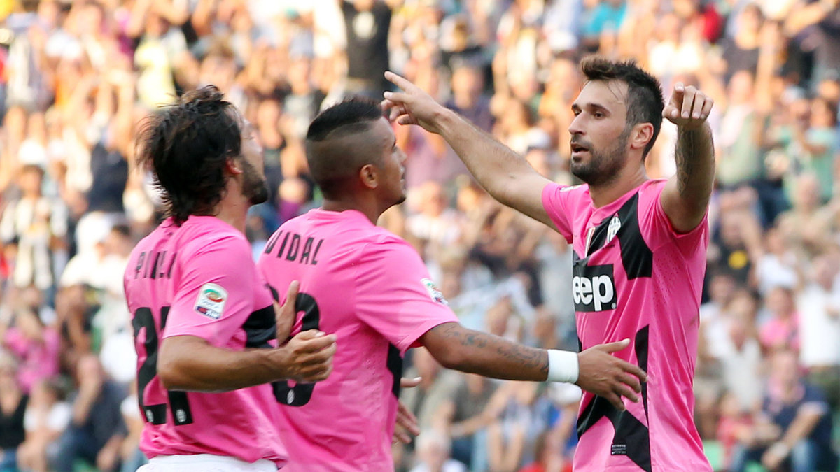 Mirko Vucinic (t.h.) fick också göra mål när Juventus vann.