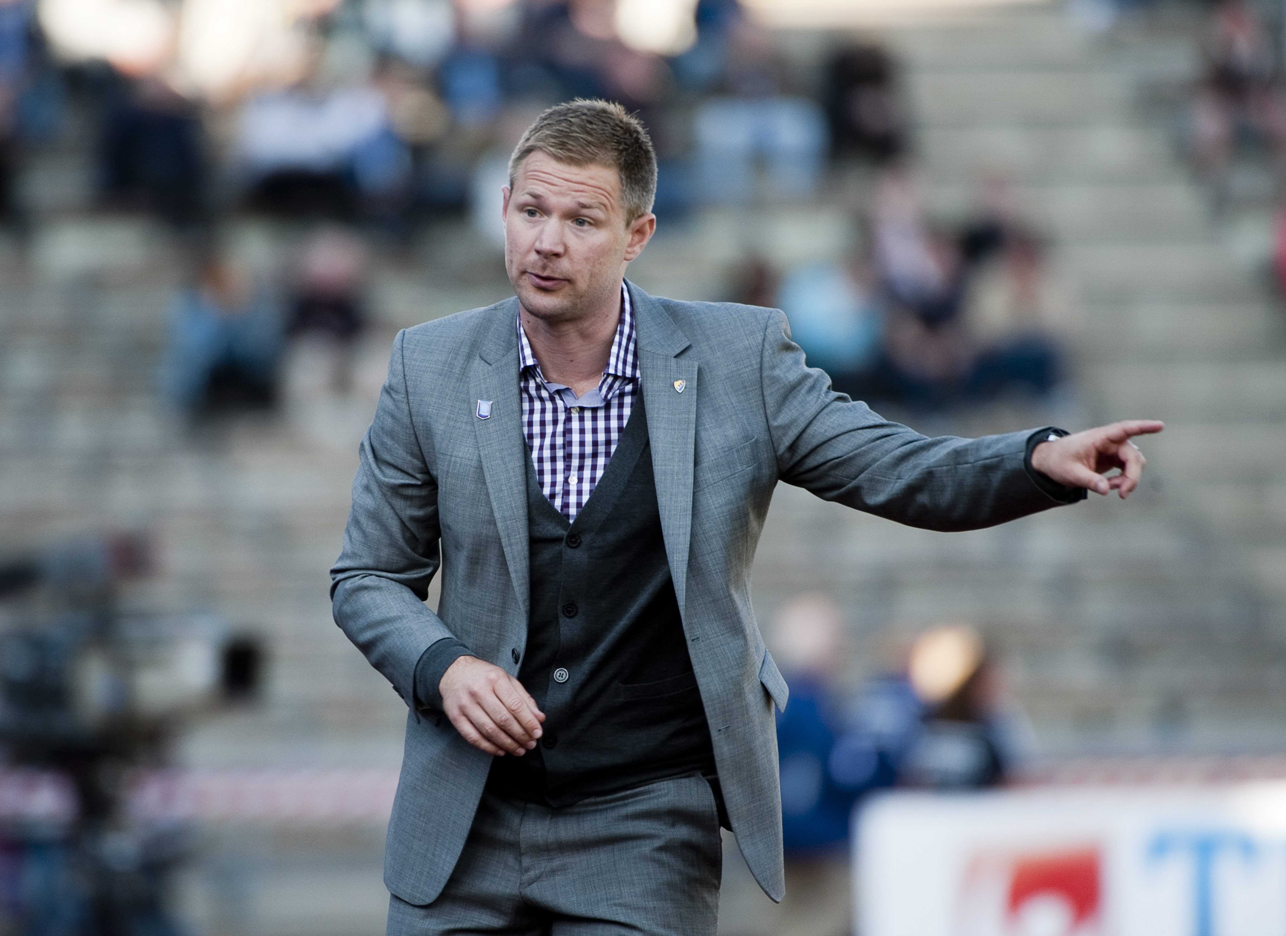 Djurgårdens manager Magnus Pehrsson passar på att hylla utfryste Kennedy inför derbyt mot AIK.