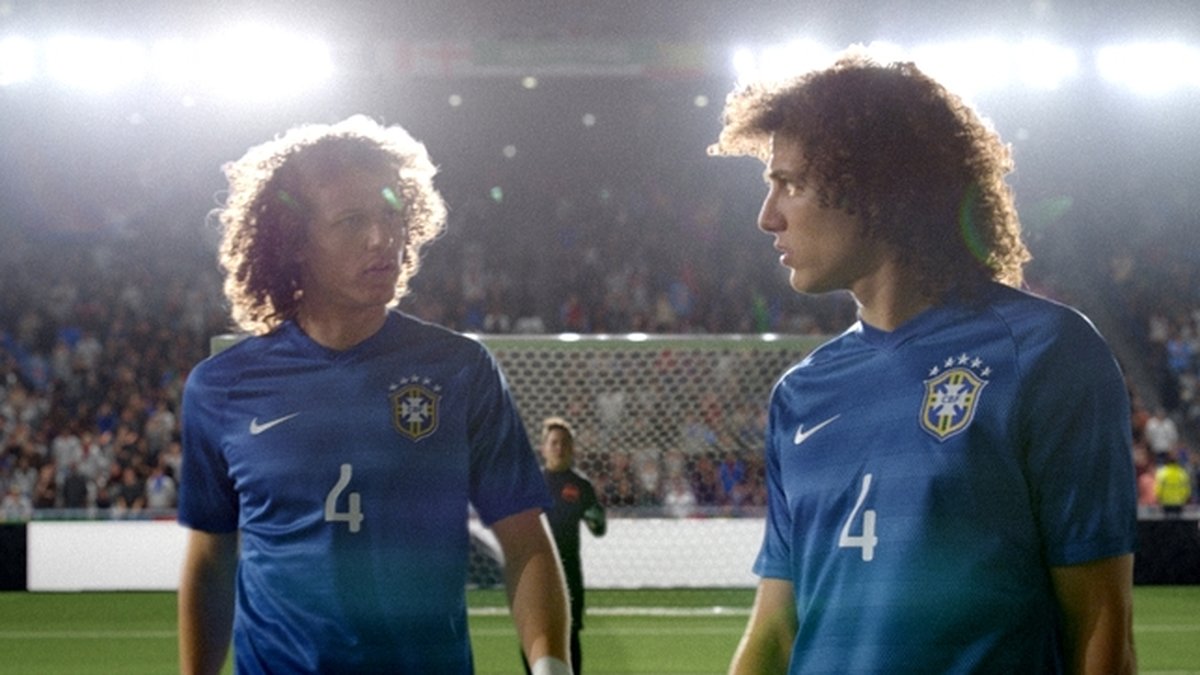 Man sponsrar däremot Brasilien – och David Luiz blir hånad för sin frisyr av David Luiz i den här reklamfilmen. 