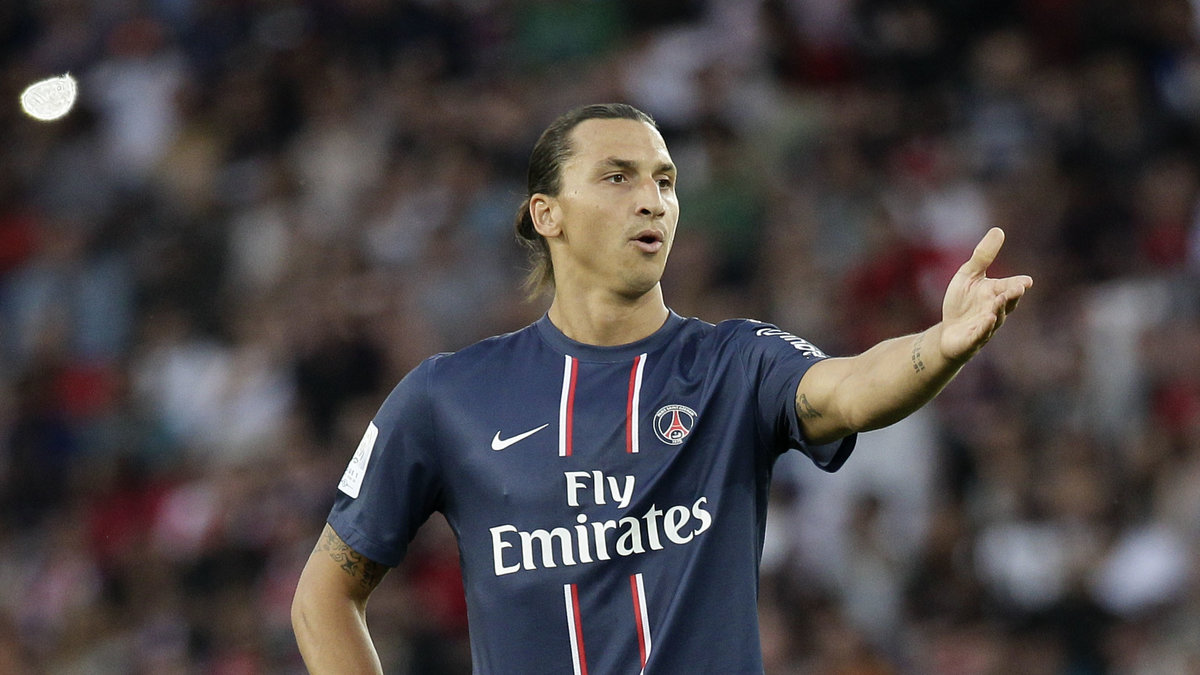 Zlatan slår ut med armarna mot Barcelona. Får vi se liknande reaktioner mot Lorient?