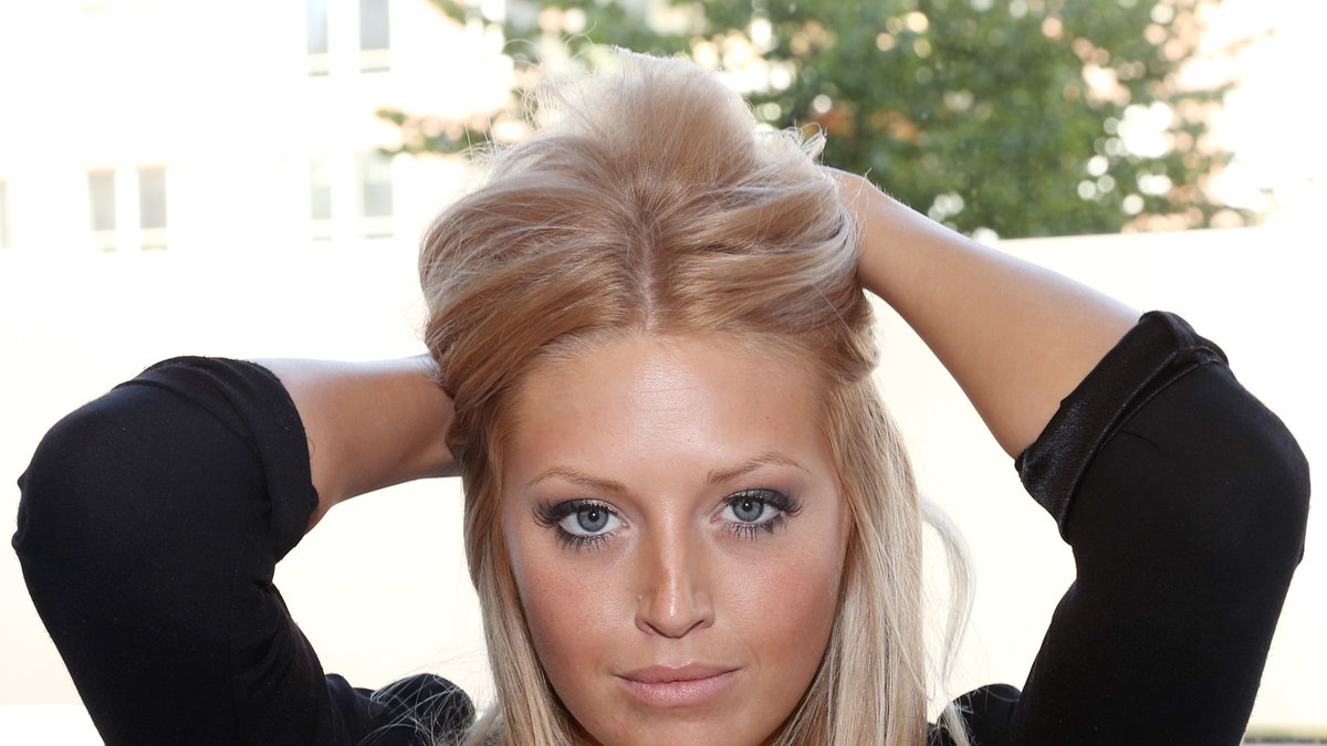 Victoria Holmdahl, 24. arbetar som frisör, stylist och butiksbiträde. 
