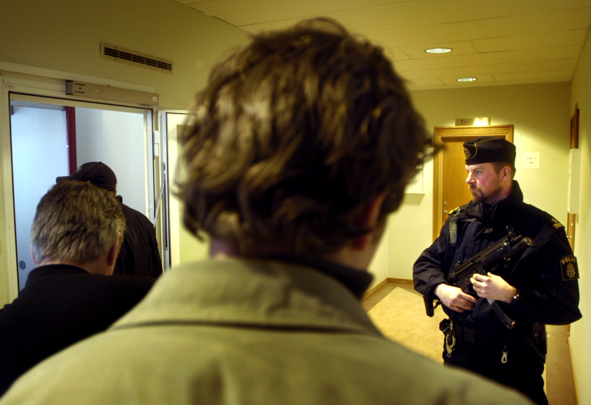 Den 41-årige gangsterkungen, också känd som Gudfadern, fotograferad bakifrån under en tidigare rättegång mot honom i Stockholm.