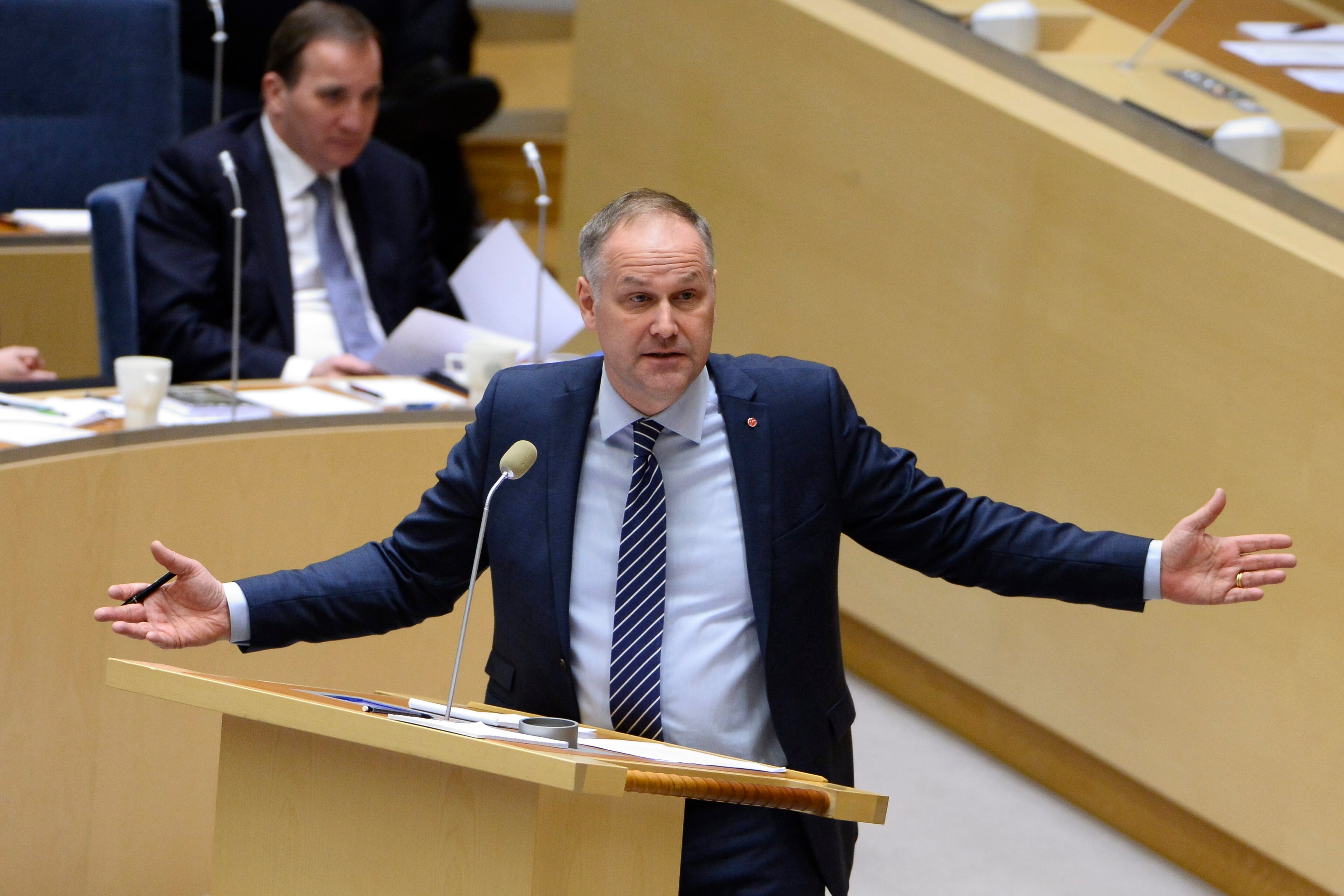 Jonas Sjöstedt förklarar självklarheten i Vänsterpartiets politik.
