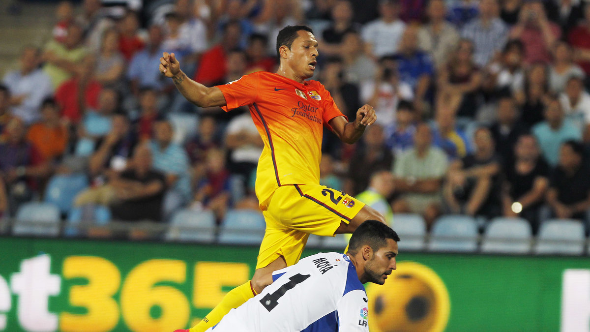 Här rullar Adriano enkelt in matchens första mål. Det slutade 4-1 till Barcelona.