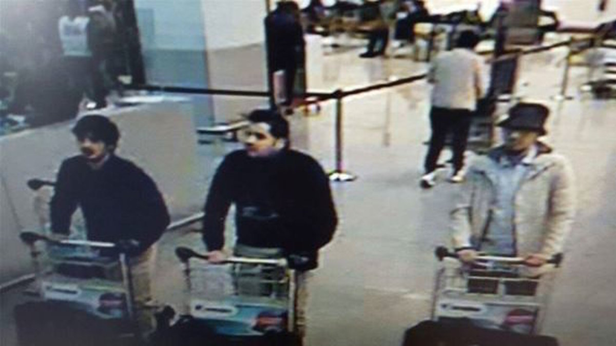 De tre männen som var skyldiga till dådet vid flygplatsen.
