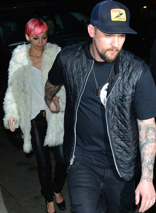 Nicole Richie och Joel Madden lämnar nattklubben. Nicole Richie och Joel Madden lämnar nattklubben.