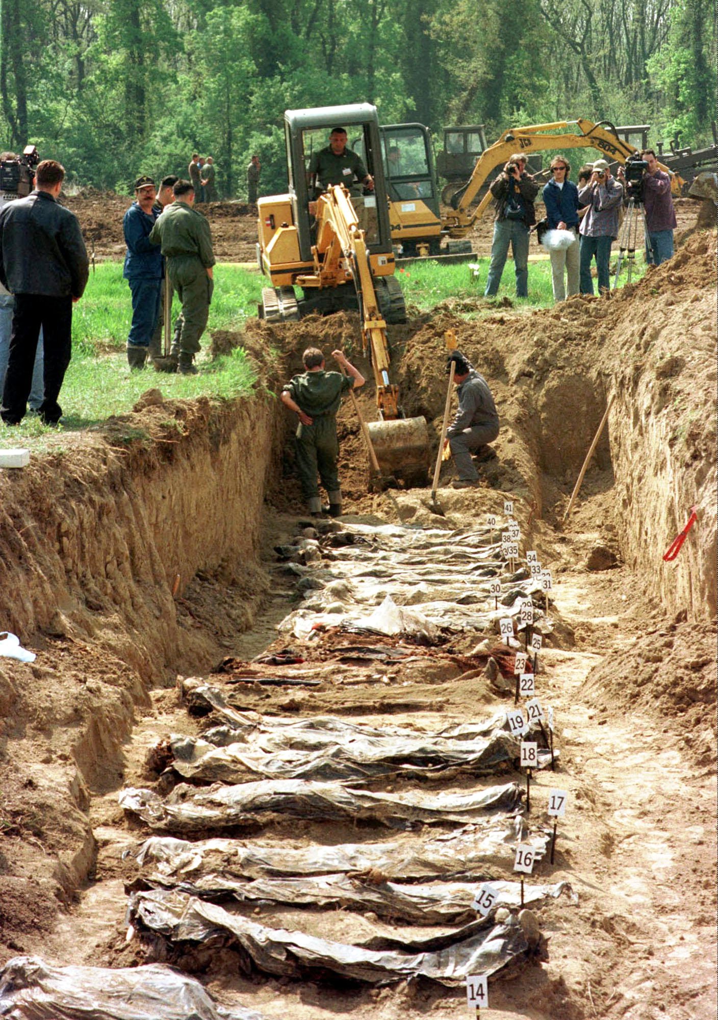 En massgrav vid Ovcara, nära Vukovar, där serbiska soldater dumpade kroatiska militärer och civila. 
