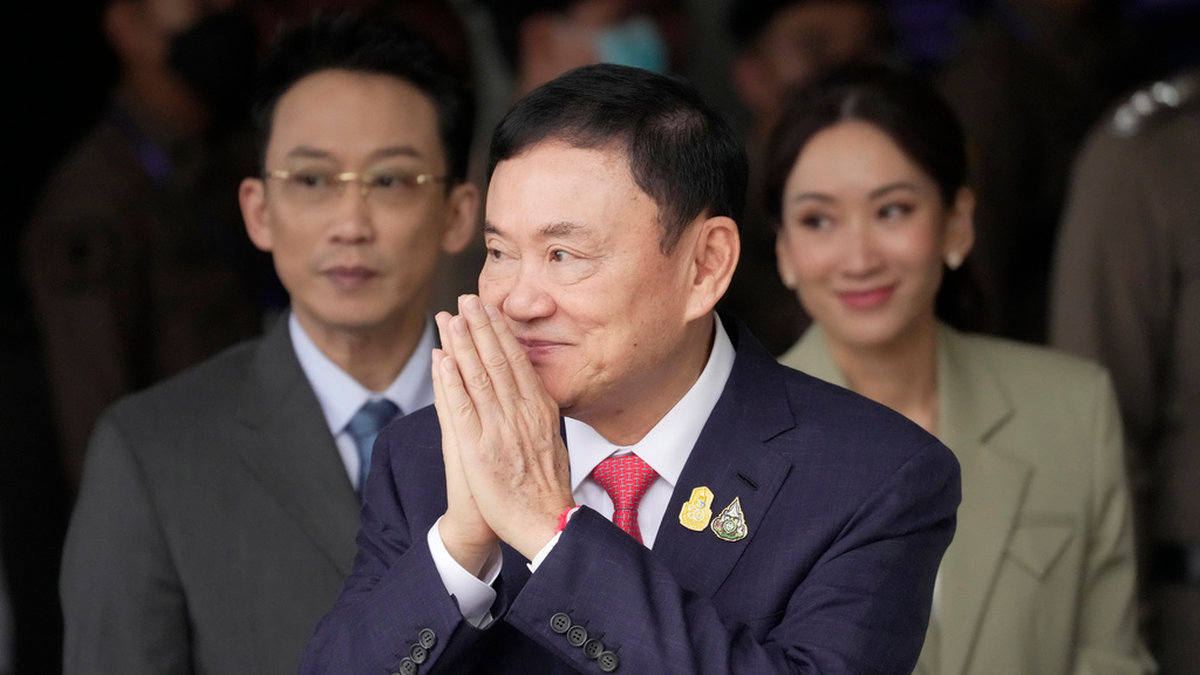 Thaksin Shinawatra efter landningen på tisdagen.