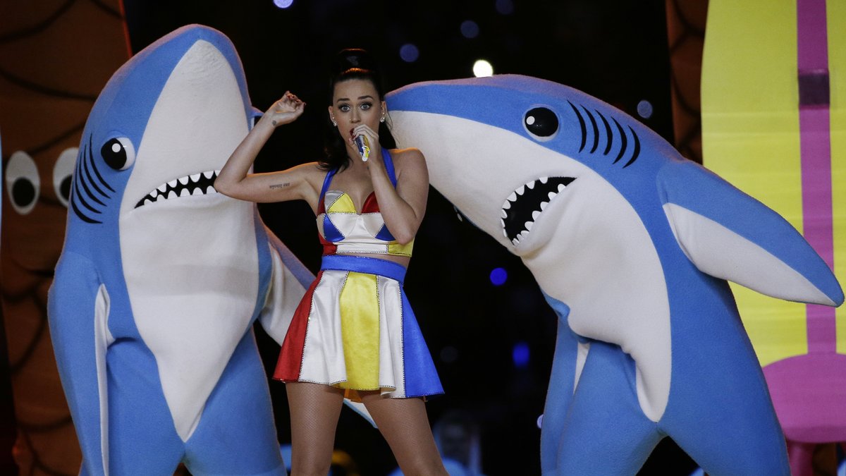 118,5 miljoner amerikaner såg Katy Perry dansa med sina hajar.