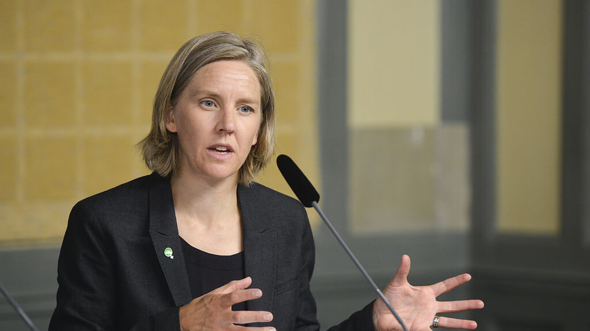 Karolina Skog, miljöminister, är en av de sämsta i regeringen om svenska folket får säga sitt. 