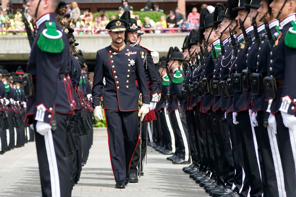 Kronprins Haakon inspekterade Hans Majestet Kongens Garde i juni.