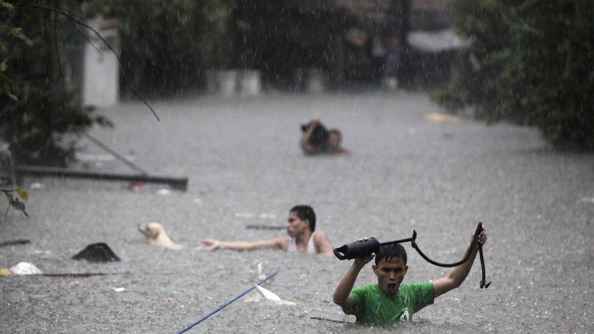 Översvämningarna är de värsta som drabbat landet sedan stormen "Ketsana".