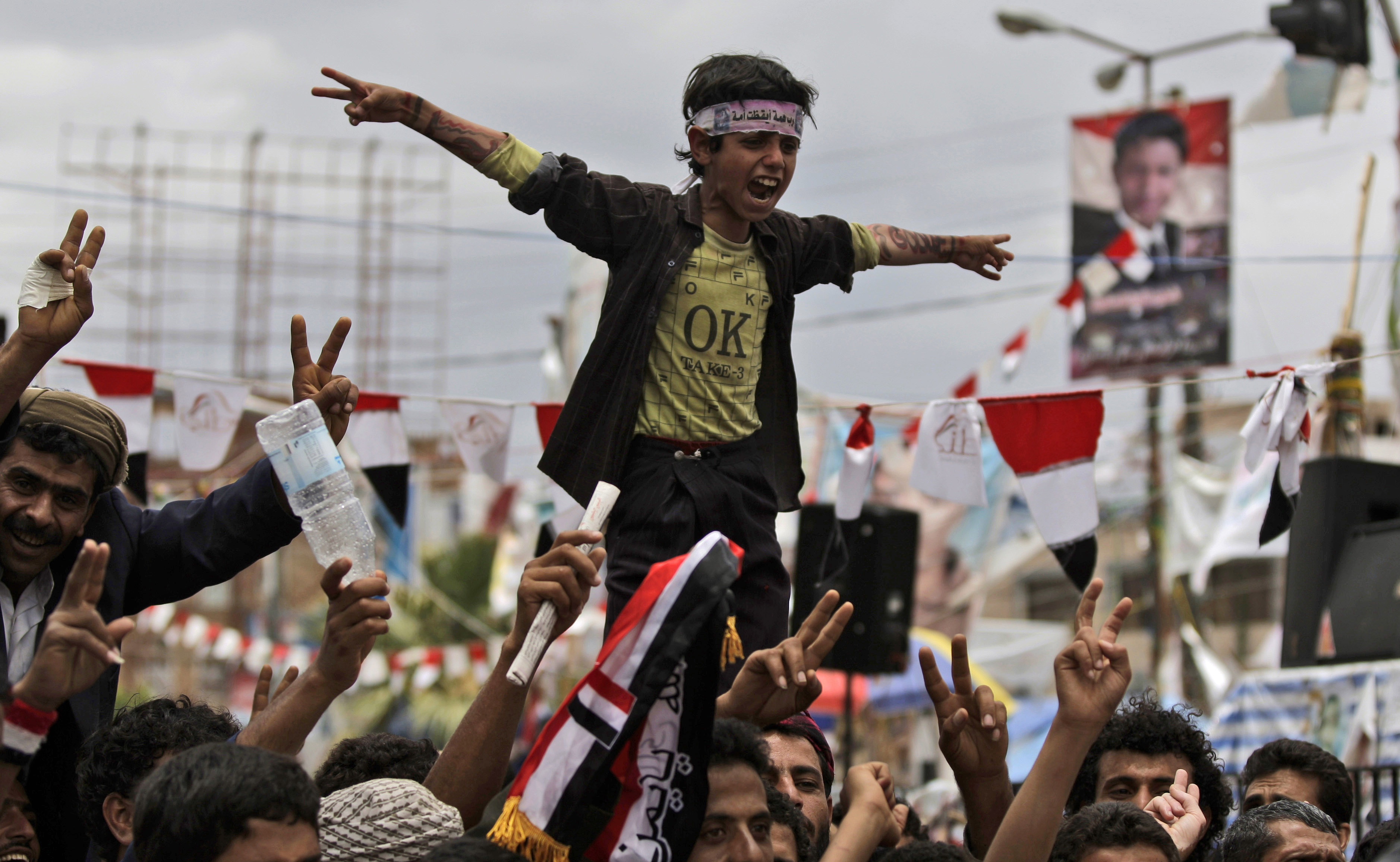 Protester i Sanaa på torsdagen. OBS! Varning för starka bilder i bildspelet.