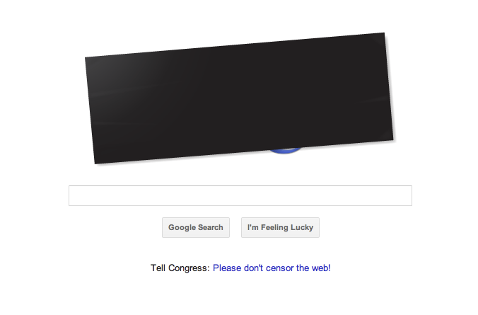 Googles startsida som den såg ut i USA på onsdagen. Loggan är nästan helt övertäckt av svart tejp och under finns en länk där man kan göra sin röst hörd. Det gav effekt.