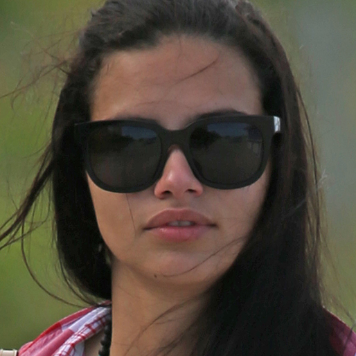 Supermodellen Adriana Lima i svarta stora solglasögon. Supermodellen Adriana Lima i svarta stora solglasögon.