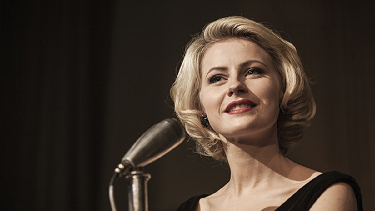 Monika Zetterlund spelas av filmdebuterande artisten Edda Magnason. 