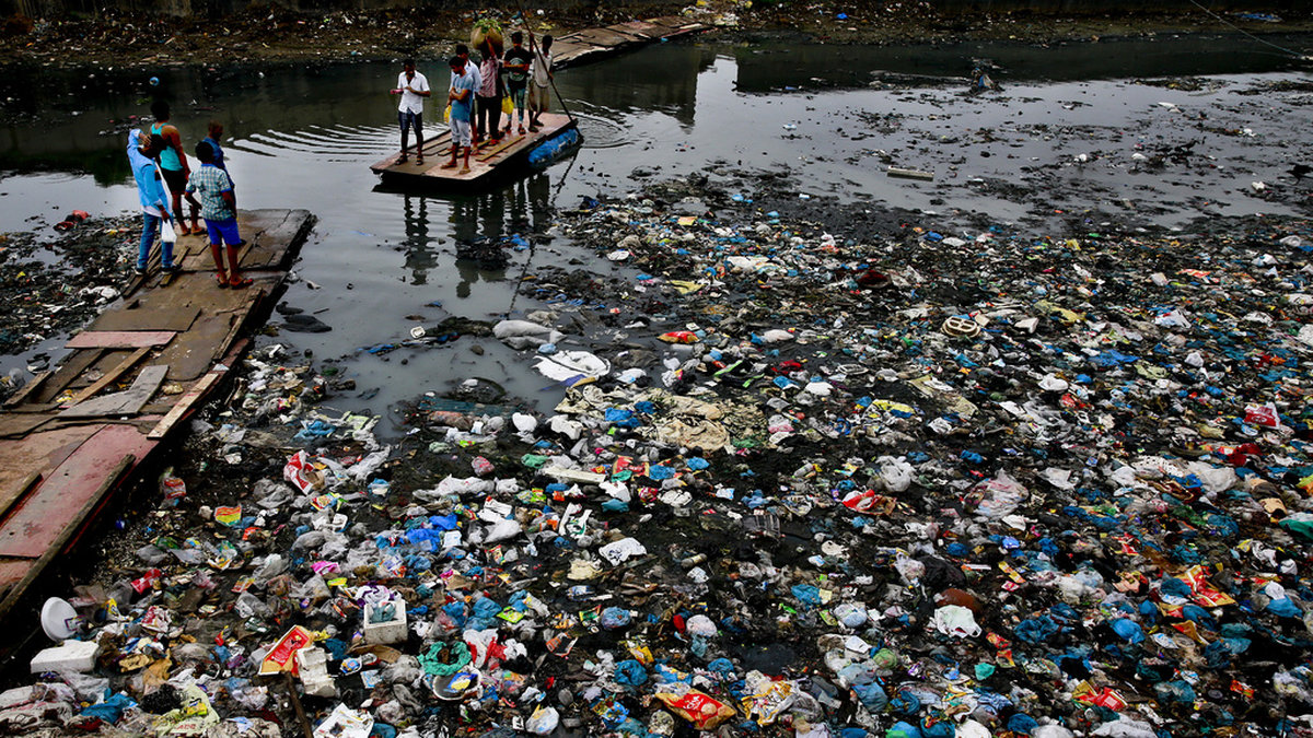 Ofta pratas det om plast på havsytan – men hundra gånger mer finns på havsbotten. Arkivbild.