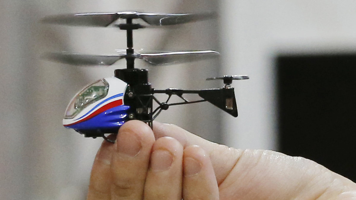 Nano-Falcon, världens minsta leksakshelikopter. 