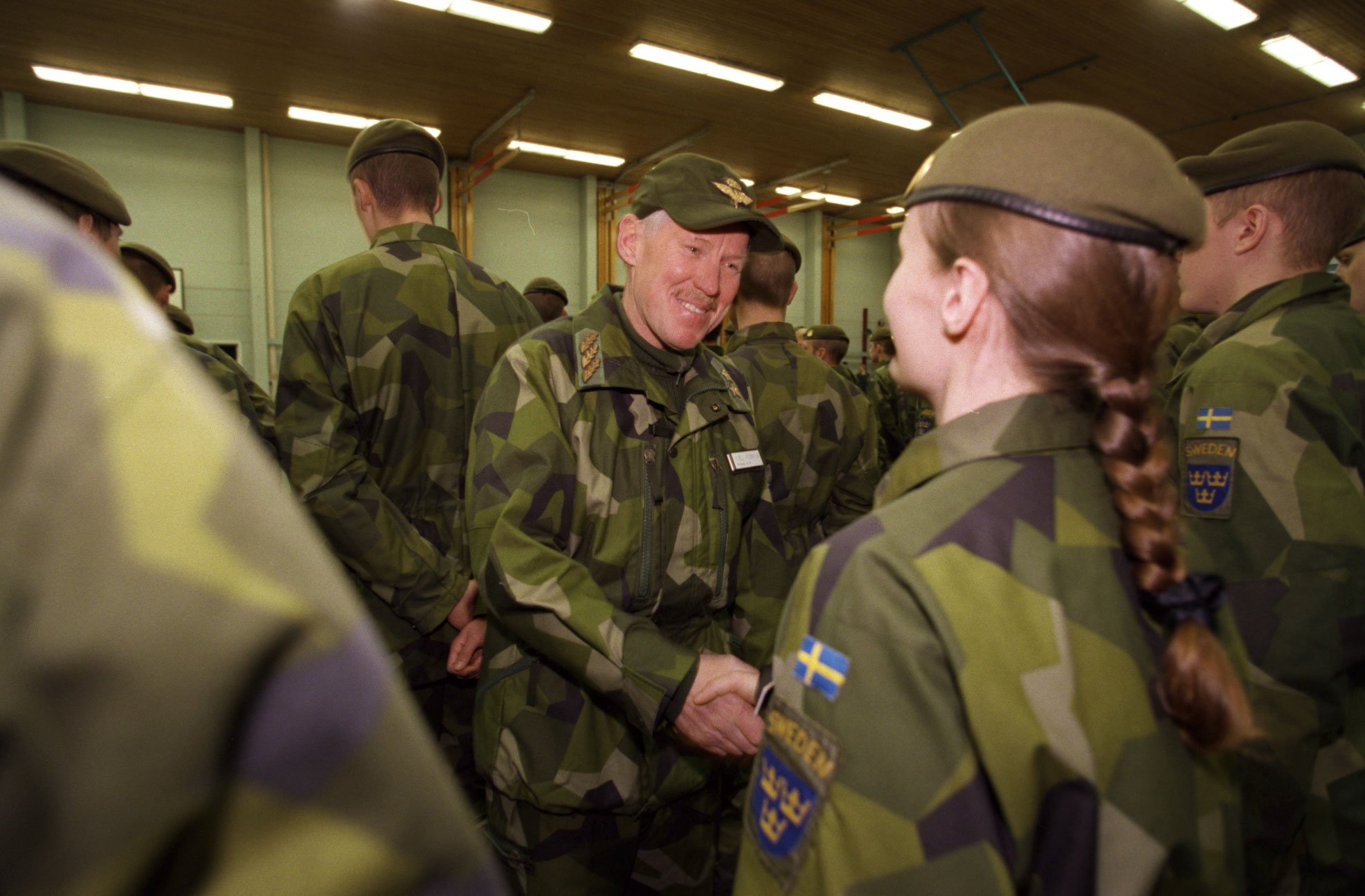 Försvarsmakten hyllar sig själva för att ha gjort framsteg i jämställdhetsarbetet med att kvinnliga rekryter nu får hämta ut en soldat-behå.