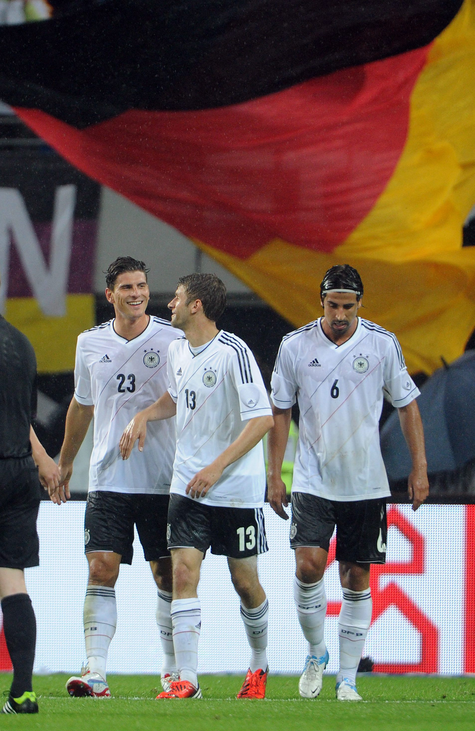 Mario Gomez (till vänster) avgjorde för Tyskland.