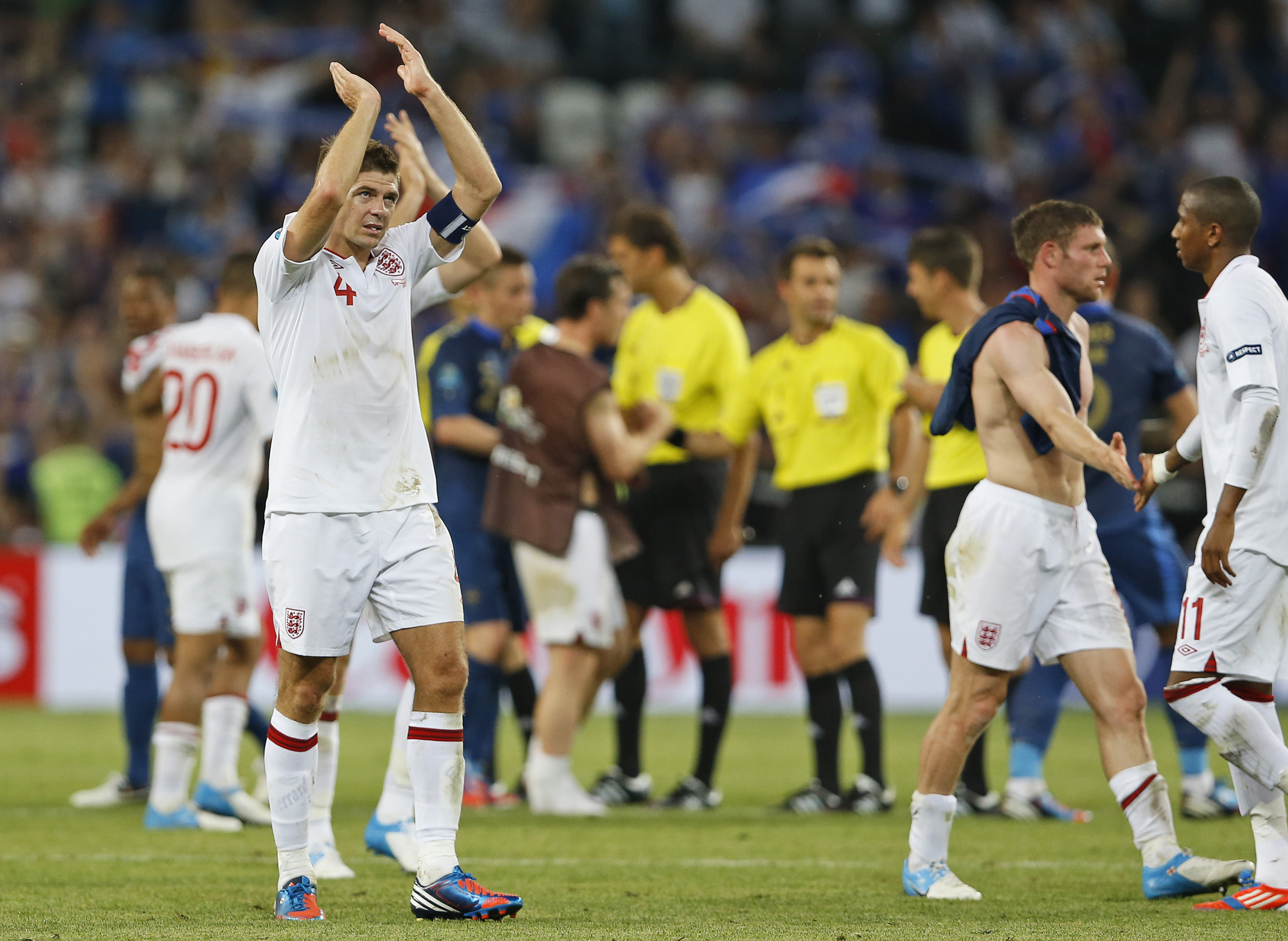 Men Steven Gerrard håller England som favoriter mot Sverige: "Det är en match vi borde vinna."