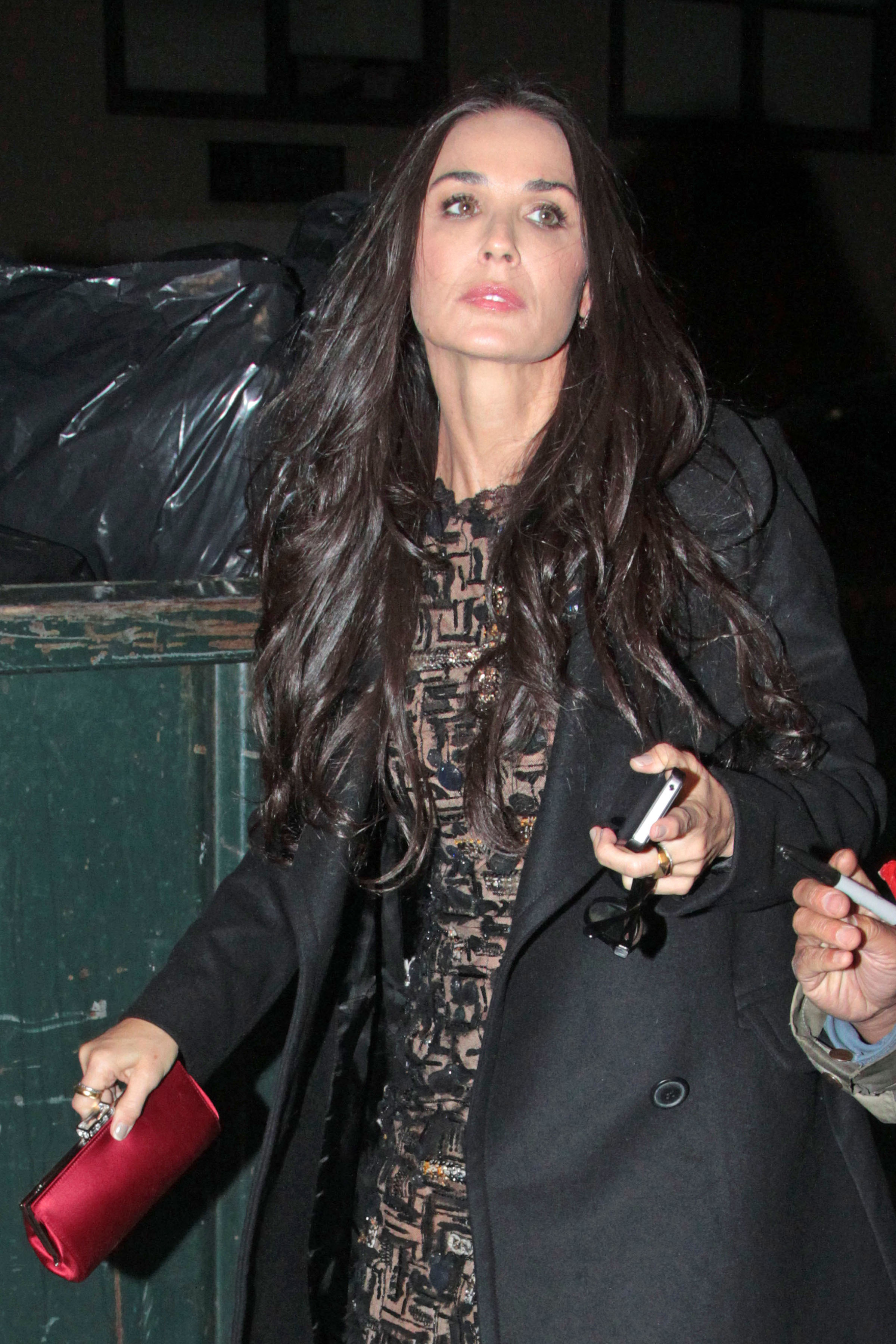 Demi Moore växte upp på en camping tillsammans med sin alkoholiserade pappa. Demi Moore växte upp på en camping tillsammans med sin alkoholiserade pappa.