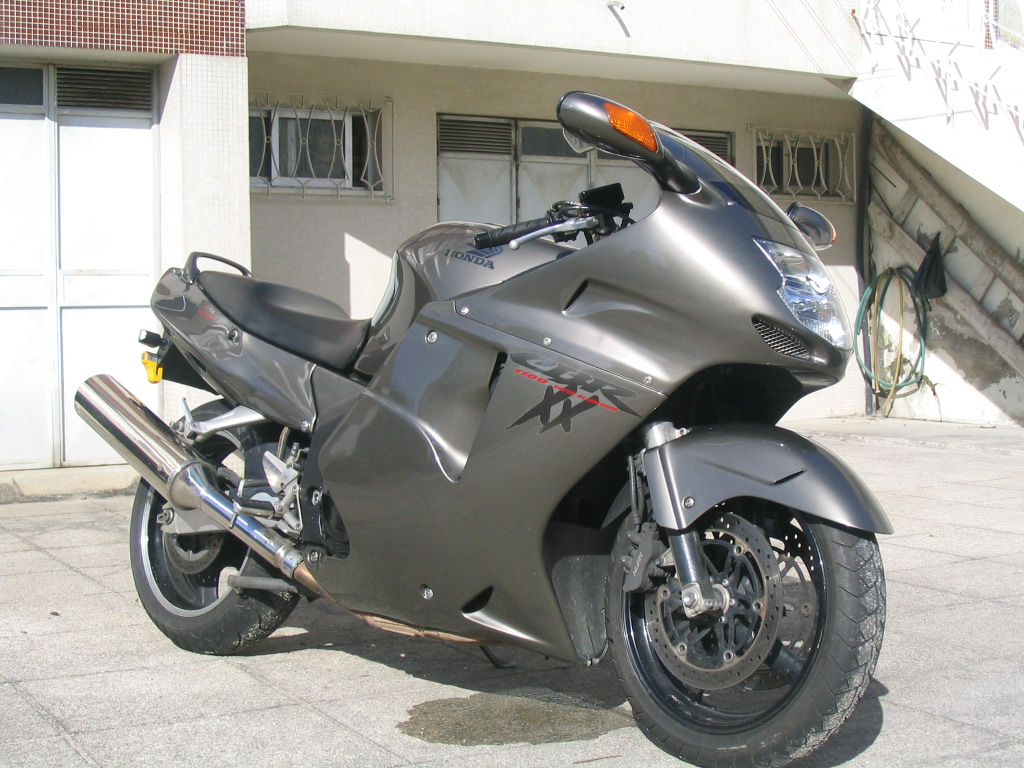 5. Honda CBR1100XX Super Blackbird (1996) – Kubik: 1137cc Topphastighet: 290km/h 5. Honda CBR1100XX Super Blackbird (1996) – Kubik: 1137cc Topphastighet: 290km/h