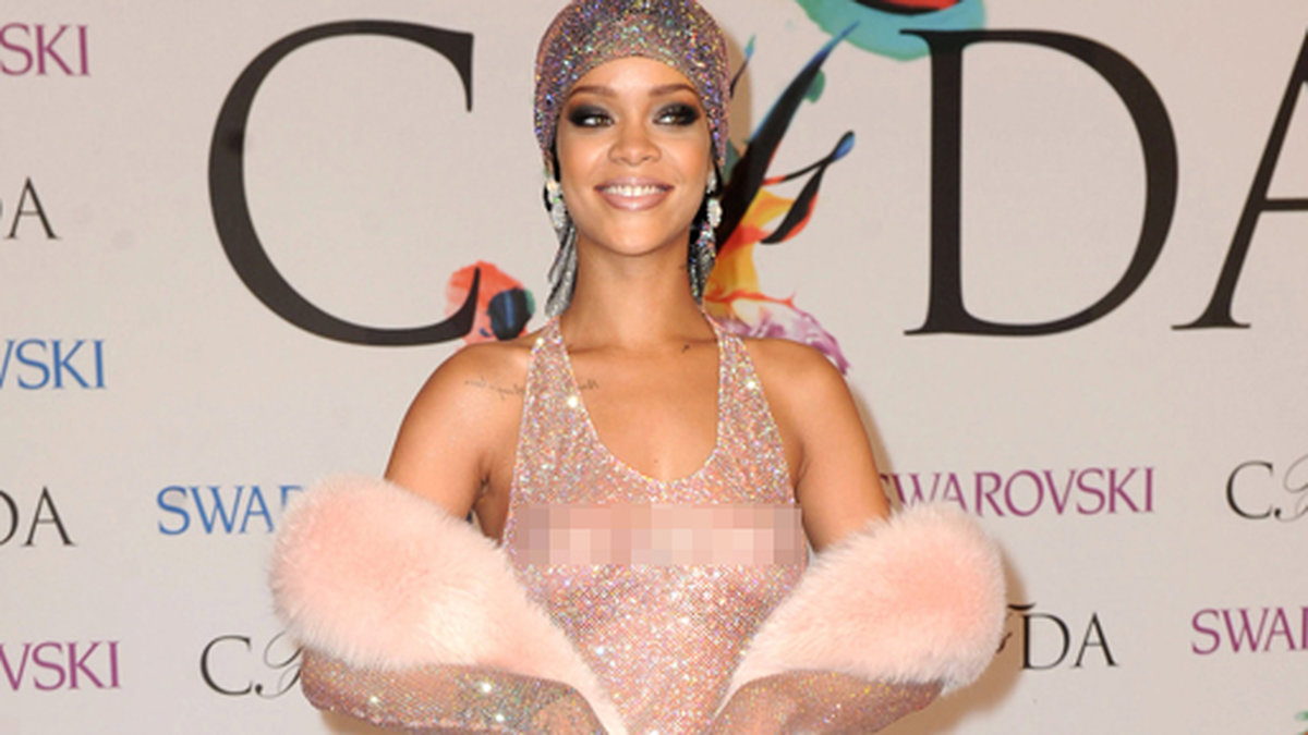 Rihannas stylist ville köra en look som passade till en rolig utekväll.