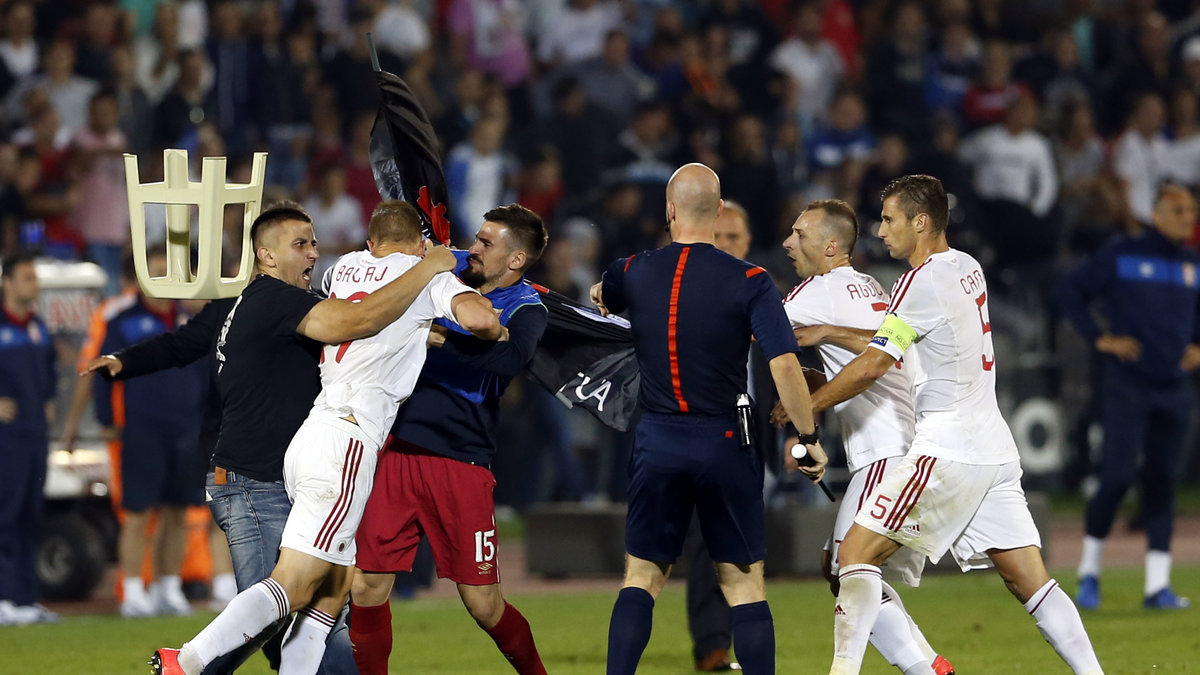 Albanska spelare blev attackerade. 