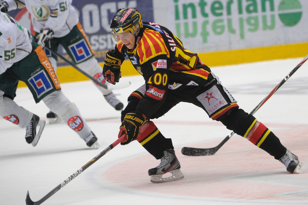 Den unge forwarden Jakob Silfverberg leder Brynäs interna poängliga i slutspelet med 16 poäng. Den unge forwarden Jakob Silfverberg leder Brynäs interna poängliga i slutspelet med 16 poäng.