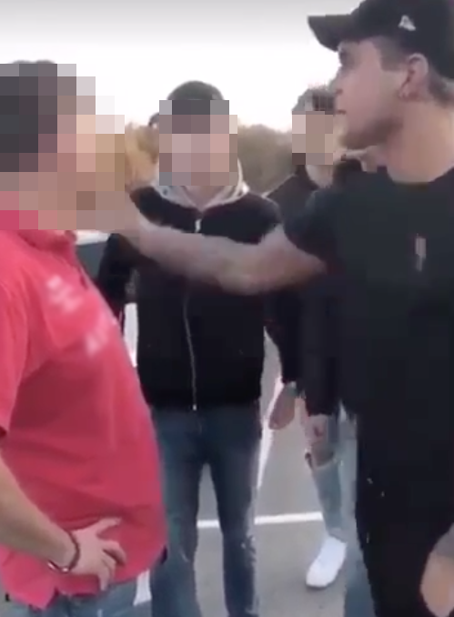 Johannes Ulmefors misshandlar en pappa på en parkering. Johannes Ulmefors misshandlar en pappa på en parkering.
