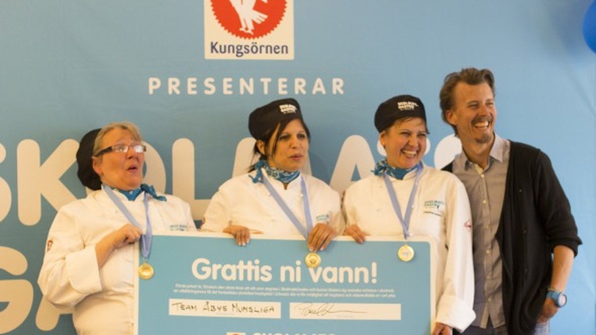 Team Åbys Mumsliga, från vänster: Ingrid Laaksonen, Sabina Tucic, Viorica Iurascu, Paul Svensson. Årets lyckliga vinnare av SkolmatsGastro 2016.