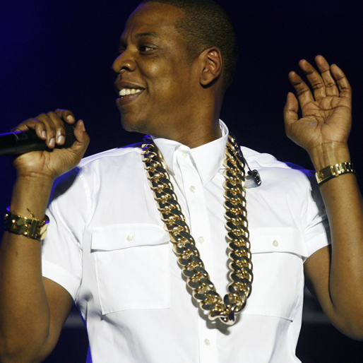 Guld, platina, diamanter. Ju större desto bättre! Jay-Z har ringer för hundratusentals kronor från Cartier. Men det dyraste smycket är en guldkedja i massivt guld för 1 miljon kronor. Kedjan väger nästan fem kilo och är en av de tyngsta guldkedjorna i världen. Guld, platina, diamanter. Ju större desto bättre! Jay-Z har ringer för hundratusentals kronor från Cartier. Men det dyraste smycket är en guldkedja i massivt guld för 1 miljon kronor. Kedjan väger nästan fem kilo och är en av de tyngsta guldkedjorna i världen.