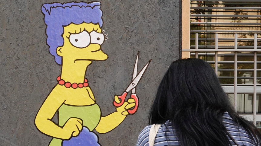 Den italienska konstnären Alexsandro Palombo har låtit Marge Simpson klippa håret.