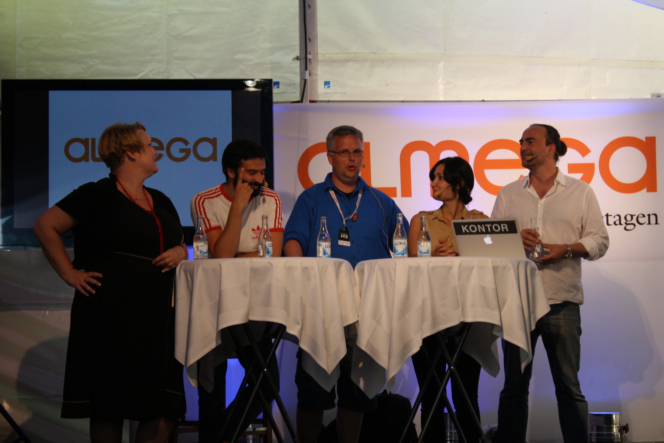 I panelen: Joakim Jardenberg, Sakine Madon, Fredrik Antonsson, Ali Esbati och Stina Morian. 