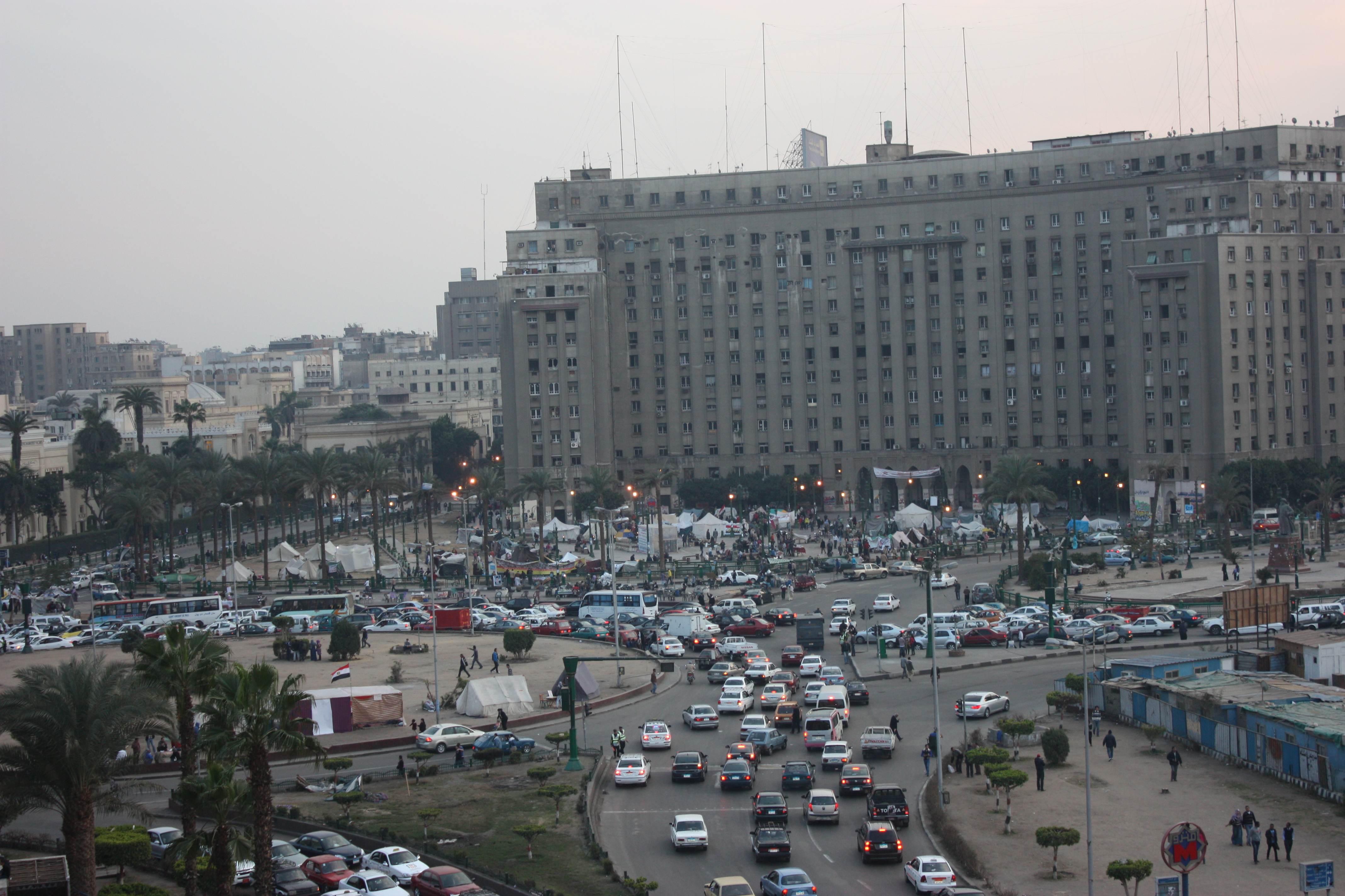 Tahrirtorget 13 december. Sedan 8 december går trafiken som vanligt via Tahrirtorget. 