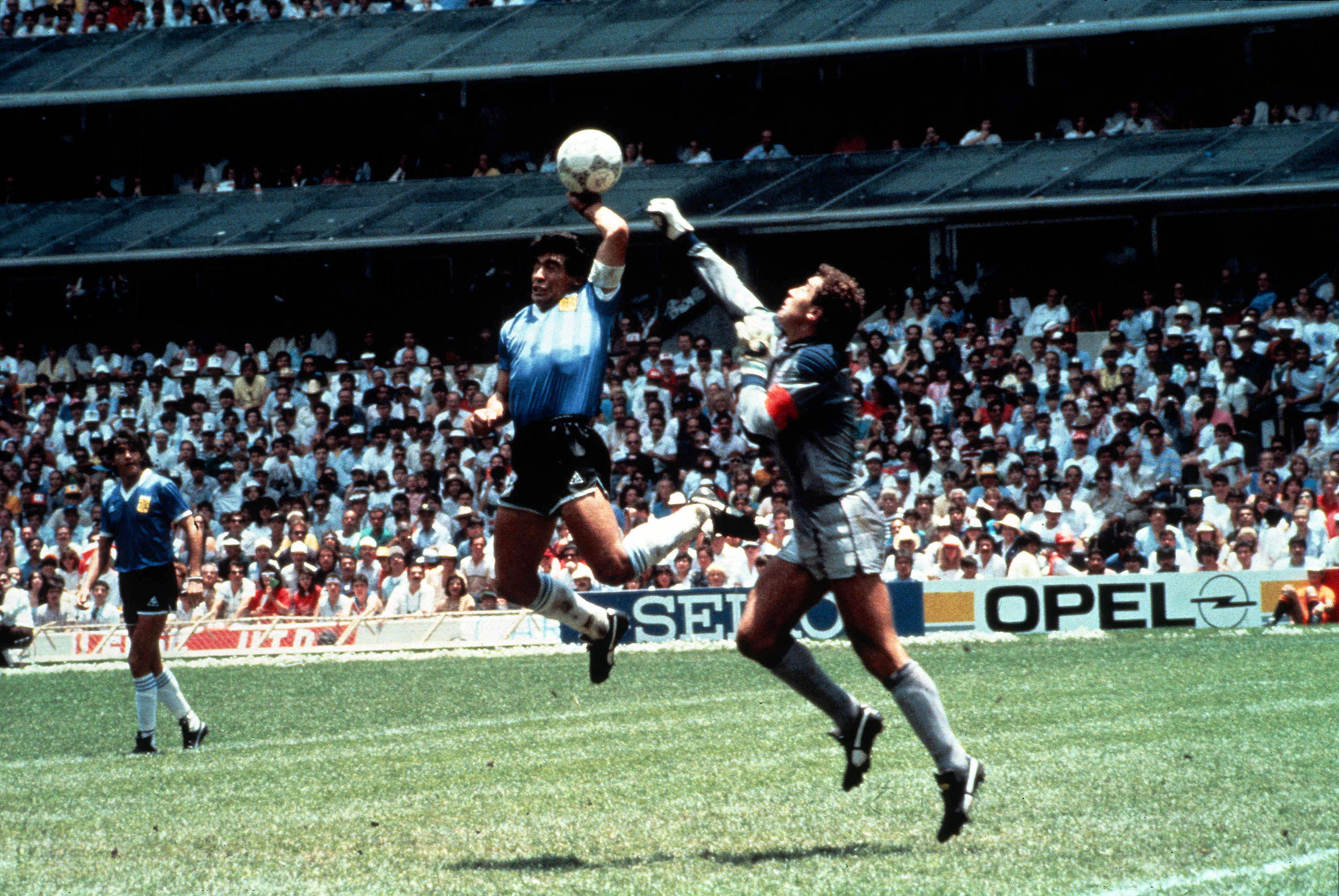 Argentina vann VM-guld efter Maradonas ökända mål som han kallar "Guds hand".