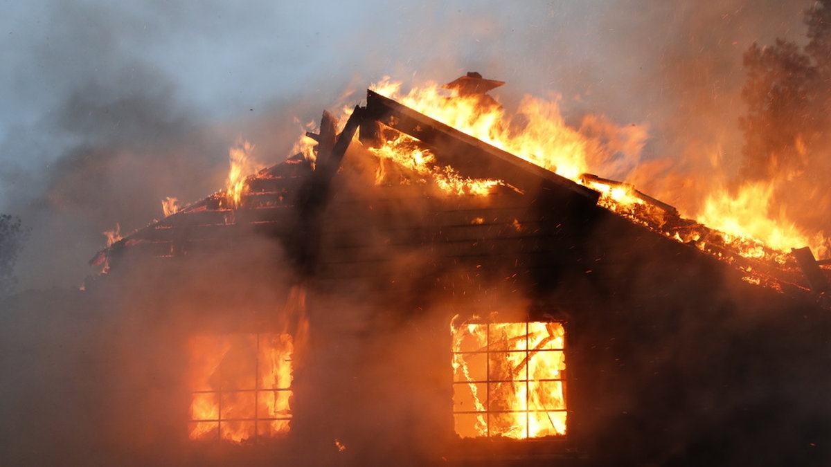 Att drabbas av en traumatisk bostadsbrand kan sätta djupa spår. Arkivbild.