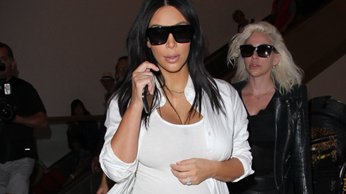 Kim Kardashians gravidbula växer! 