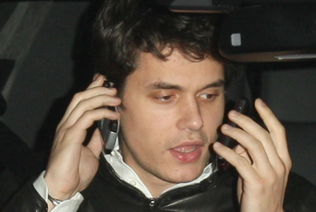 John Mayer är en notorisk player och är väldigt förtjust i sex. Och tjejer. I en intervju med tidningen Rolling Stone berättade Mayer att han under fyra månader har lagt 100 000 kronor på telefonsex. 