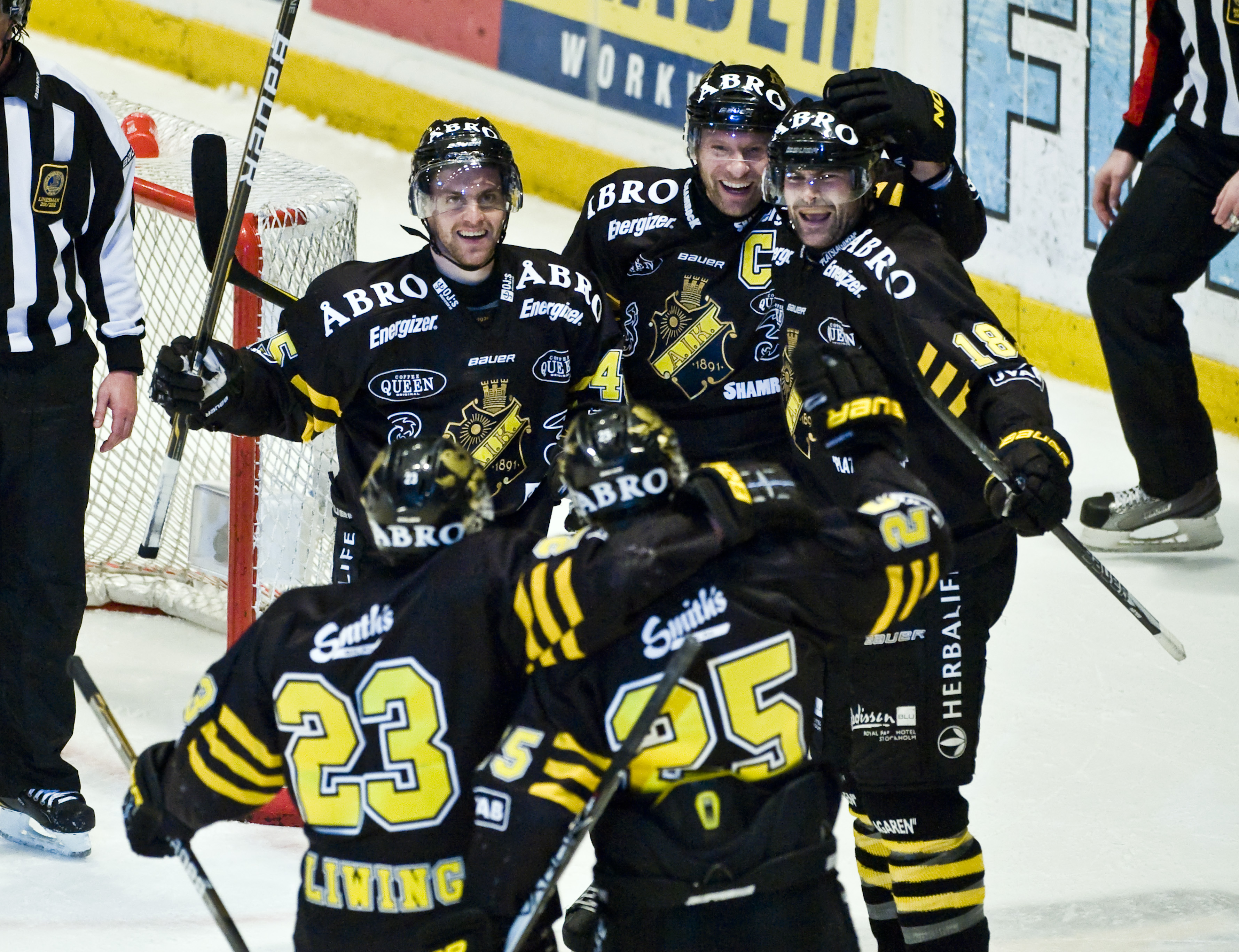 AIK har för andra året i rad tagit sig till semifinal i elitserien. Den 1 april spelar klubben mot Skellefteå på Hovet.
