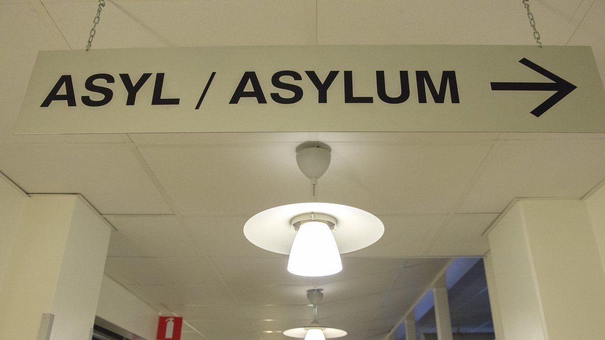 Familjen är asylsökande och saknar svenska ID-handlingar.